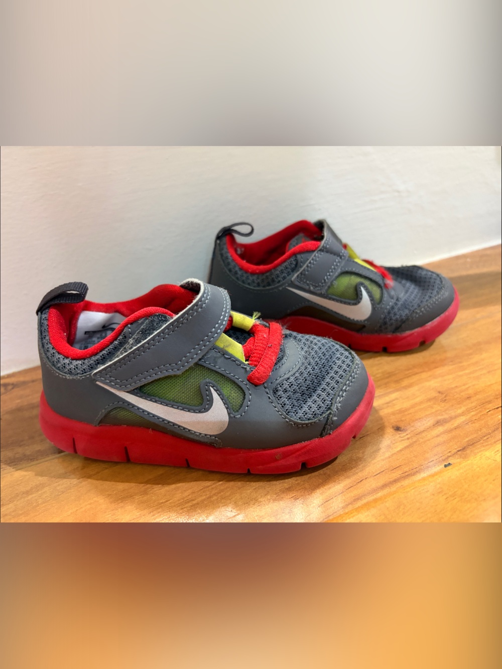 Nike Free Baby / Kids Athletic Sneakers - Gray & Red - Picture 2 of 4
